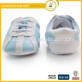 Zapato de bebé excedente de la exportación calificado manera 2015